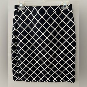 Banana Republic women’s black and white pencil skirt size 2